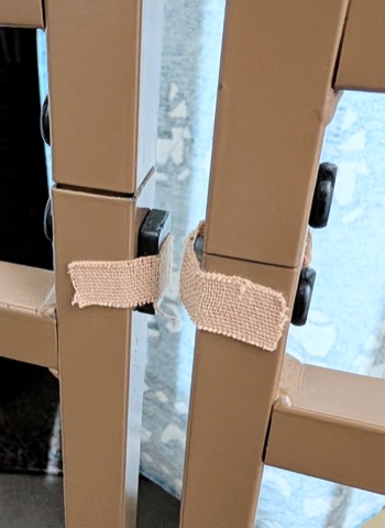 柵の中央に磁石を付けた我が家の工夫